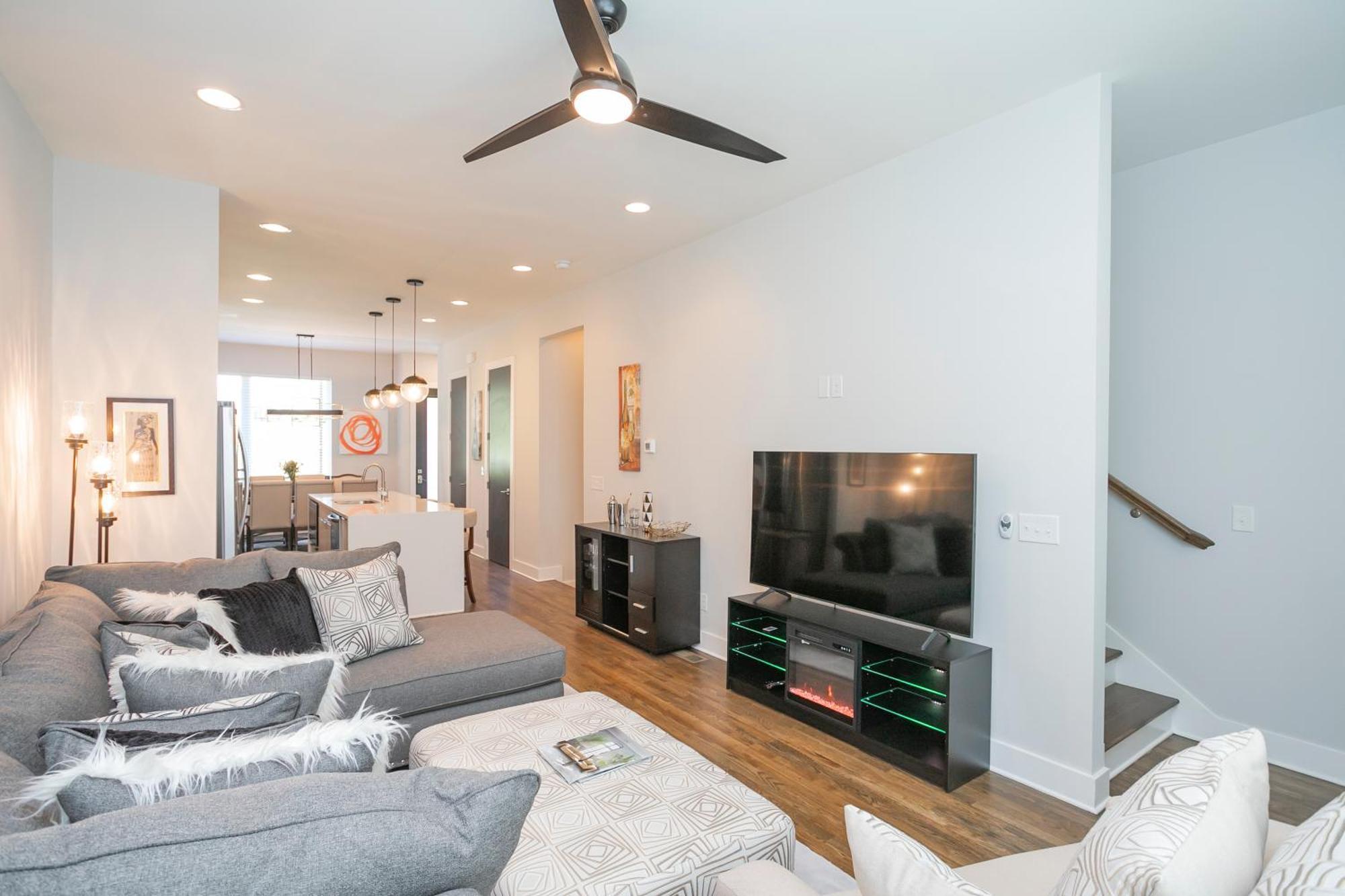 Luxury Townhome Skyline Views Mins To Dt Νάσβιλ Εξωτερικό φωτογραφία