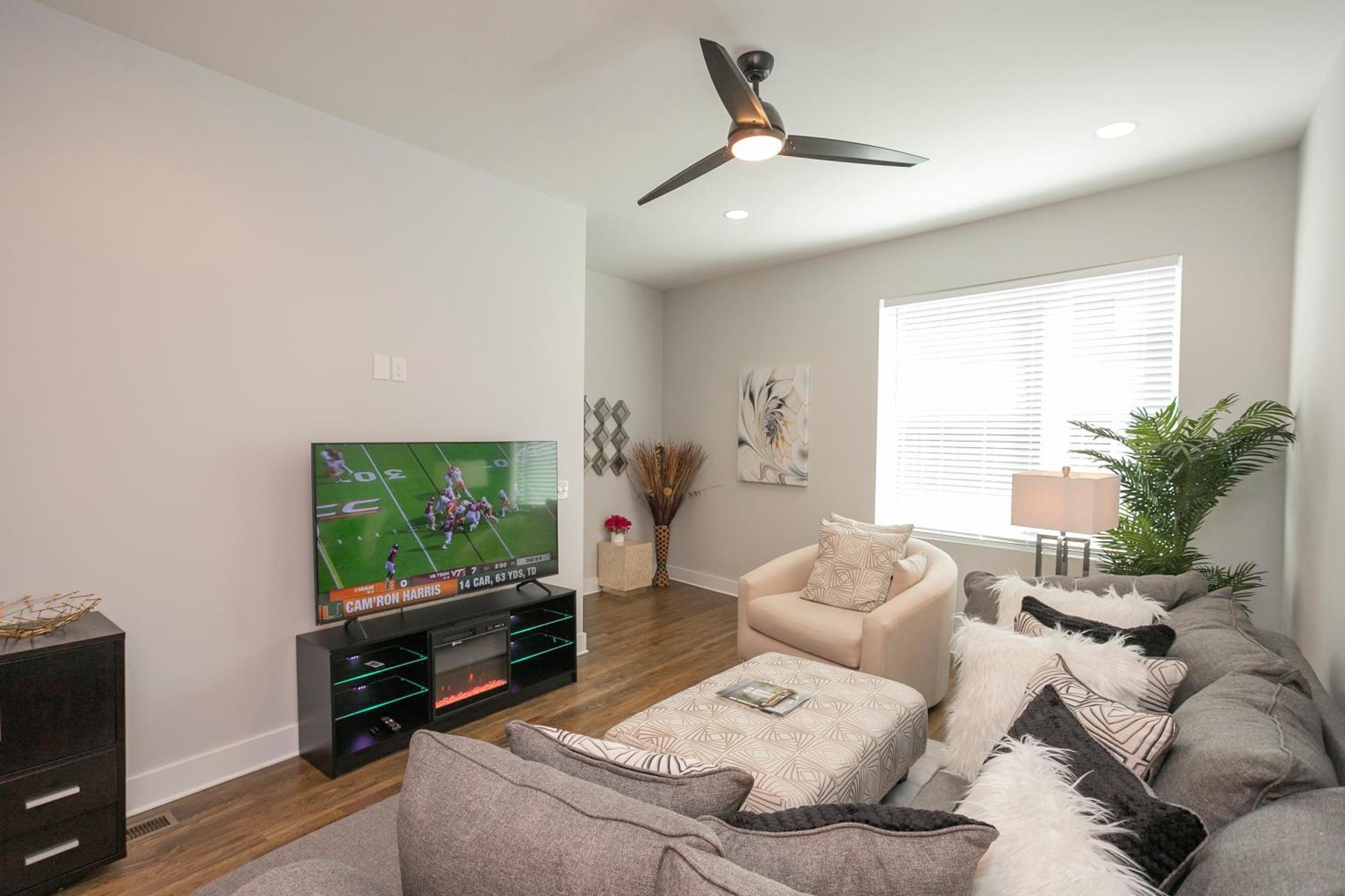 Luxury Townhome Skyline Views Mins To Dt Νάσβιλ Εξωτερικό φωτογραφία
